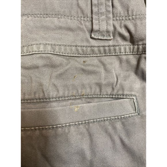 UNDER ARMOUR Men 36 Fitted Gray Cargo SHORTS Pants Knee Length Pockets Durable - Picture 6 of 6